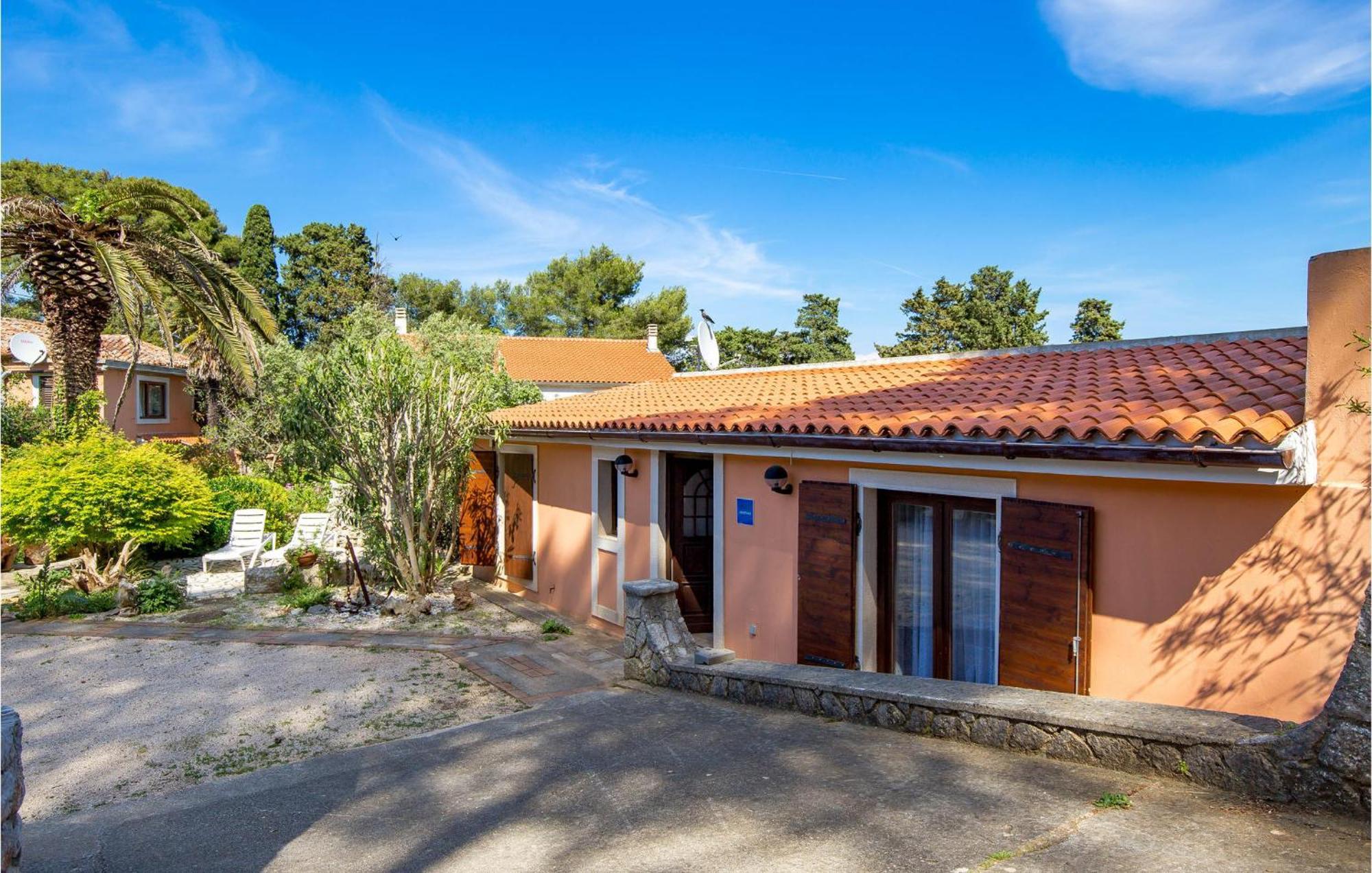 Awesome Home In Lussingrande Esterno foto