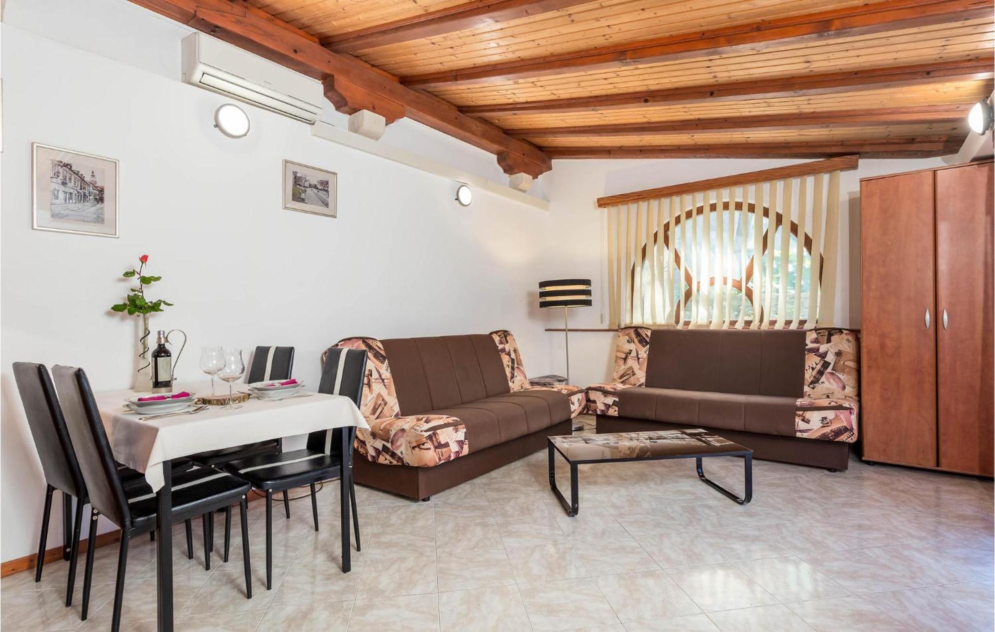 Awesome Home In Lussingrande Esterno foto